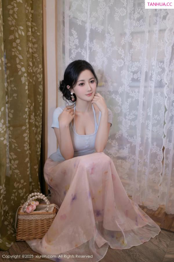 鱼子酱fish  [XiuRen]高清写真图 2025.08.15 No.10656 鱼子酱Fish 肉色丝袜第3张图片